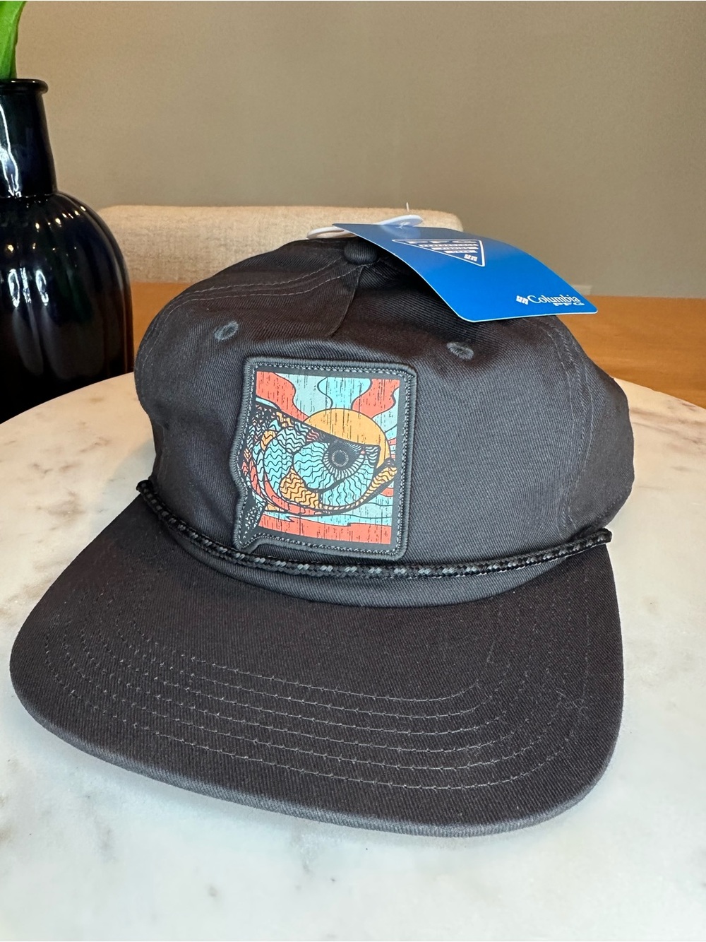 NEW Columbia Men’s fishing hat with Multicolor Wave Patch